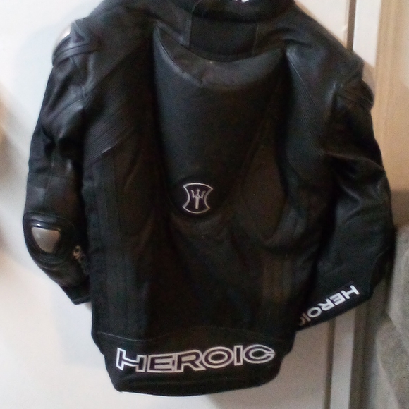 Leather riding jacket - Picture 2 of 2